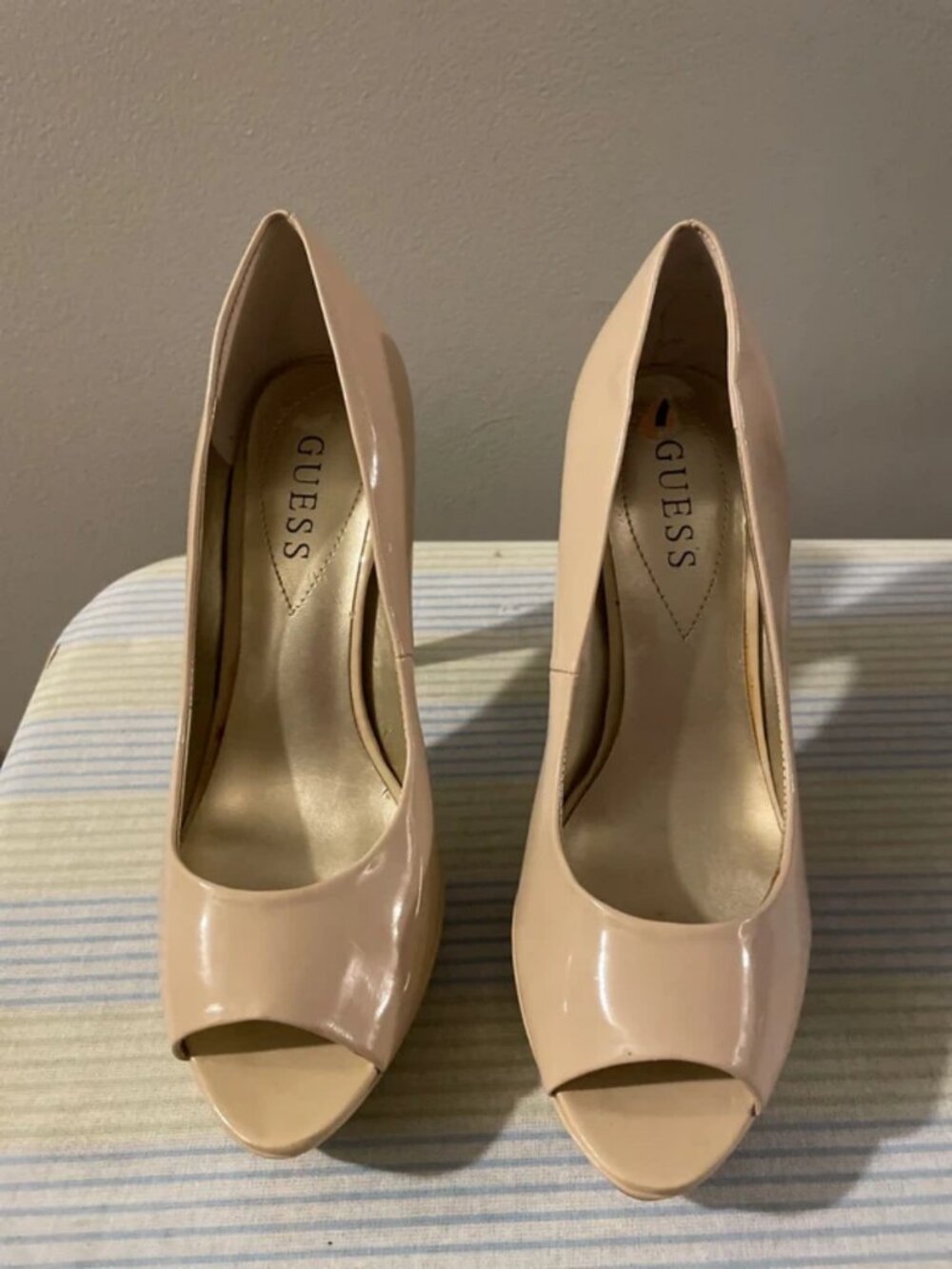 Guess nude NWOT heels